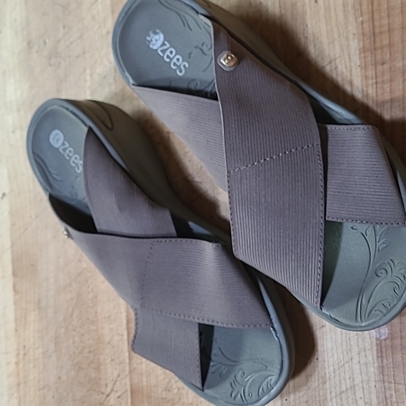 BZees Desire 8.5M - Picture 1 of 5